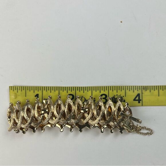 Vintage Monet Gold Tone Bracelet - Picture 7 of 7